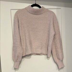 Elegant Women's Turtleneck Sweater in Soft Pink